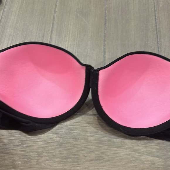VS Pink - Black Bra 34C - Picture 3 of 6